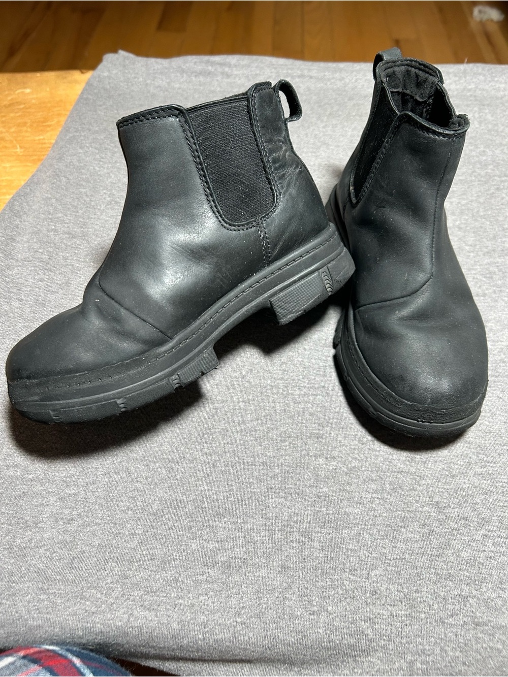 UGG Unisex Kids Black Ashton Chelsea Waterproof Leather Boots